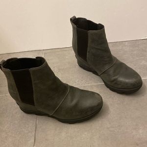 Sorel Joan of Arc Wedge Chelsea Boots Dark Green Size 9